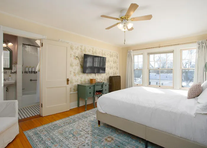 Great Barrington Hotels with a View